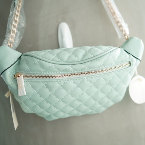 Light Mint Green Quilted Fanny Pack - Picture 2 of 3